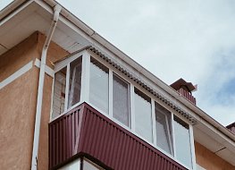 Остекление балкона с расширением, ПВХ, профнастил